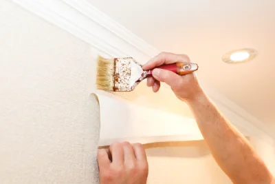 Pose de papier peint à Maillas — revêtements muraux et toiles de verre